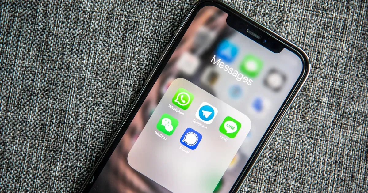 WhatsApp vs SMS per i Recall: Il Confronto Definitivo